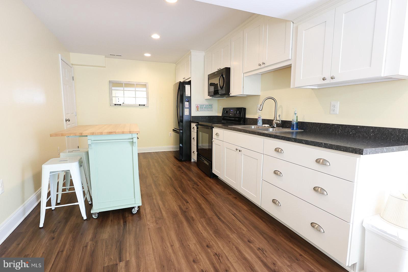 NEWTON MANOR - Residential