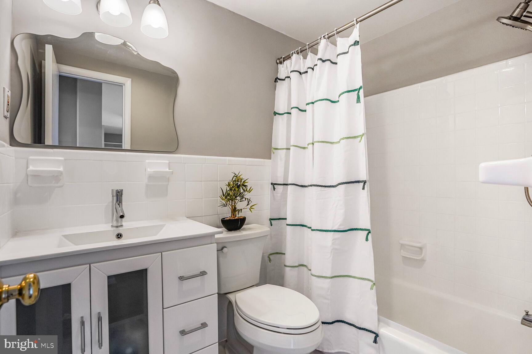 MADISON CONDOMINIUM - Residential