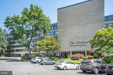 Photo of 600 Roosevelt Boulevard #510, FALLS CHURCH, VA 22044 (MLS # VAFA2003750)