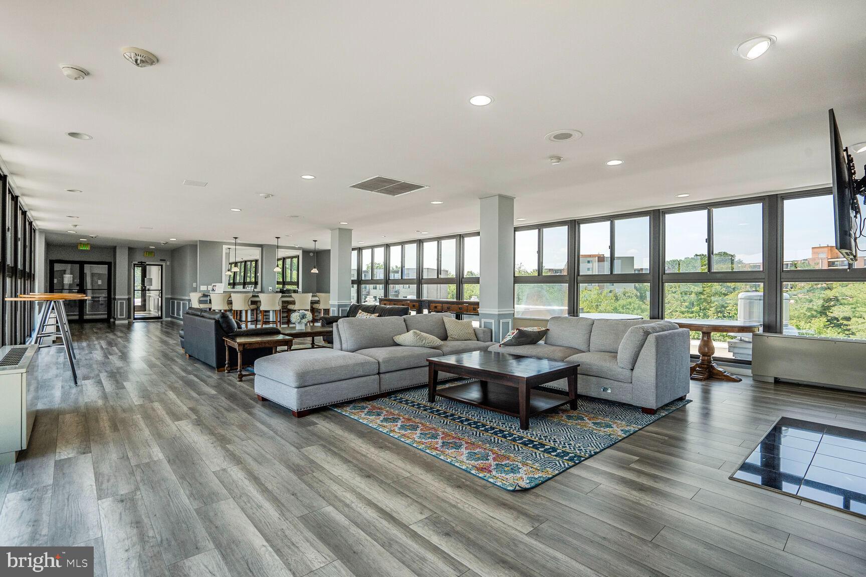 MADISON CONDOMINIUM - Residential