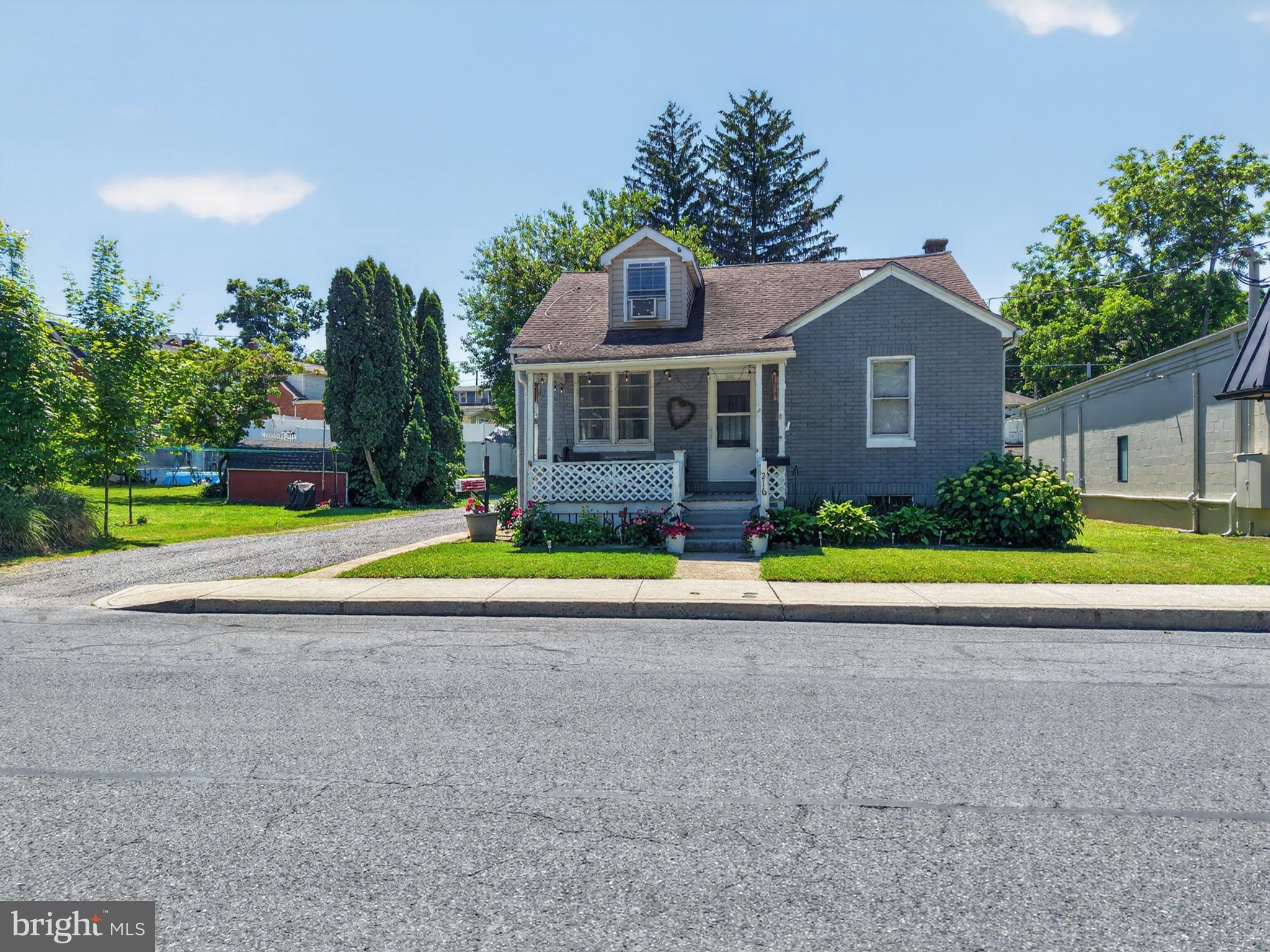 216 W FULTON STREET
