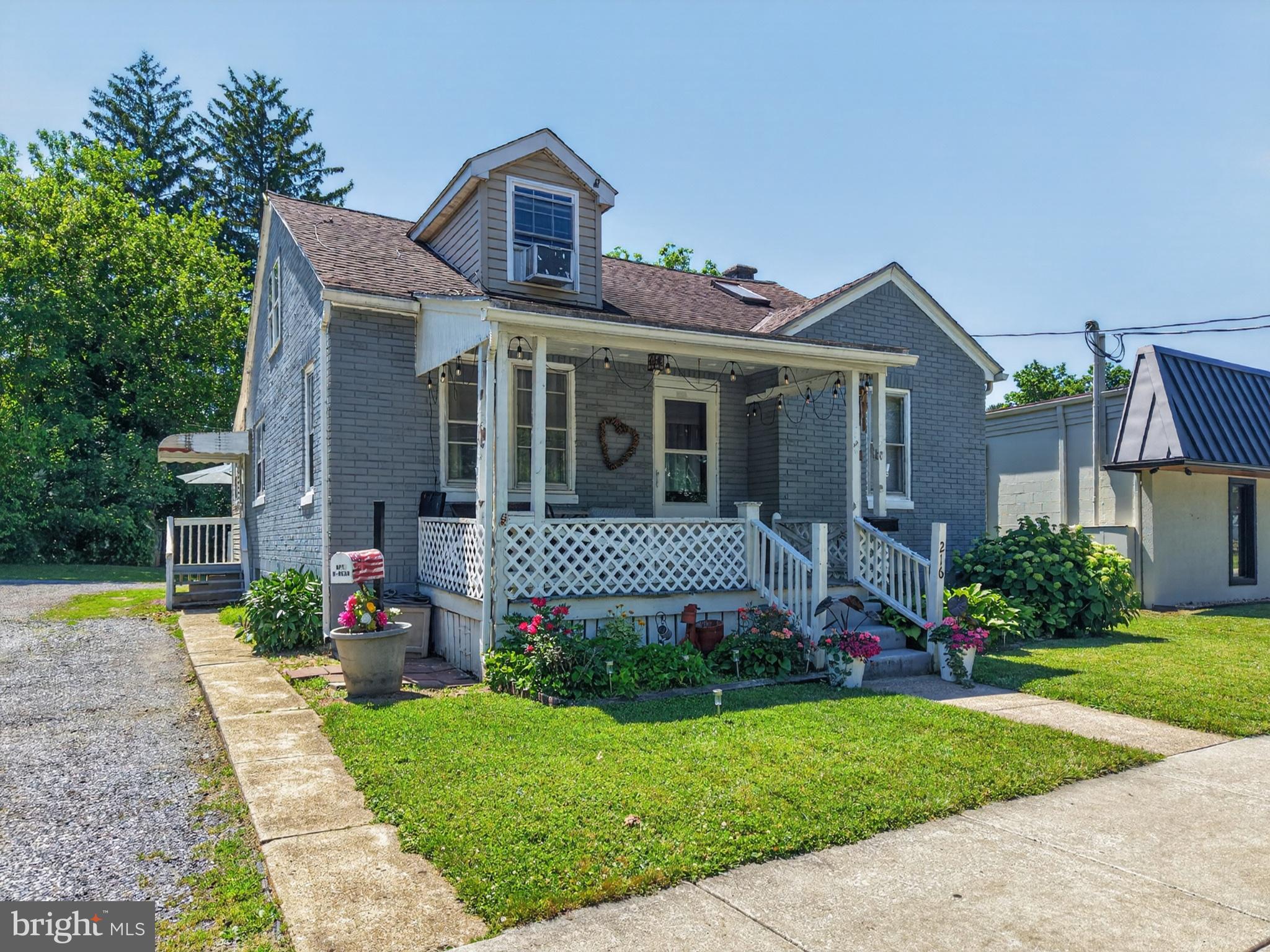 216 W FULTON STREET