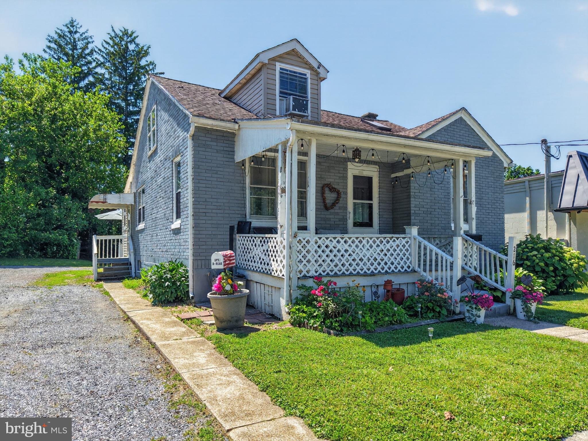 216 W FULTON STREET