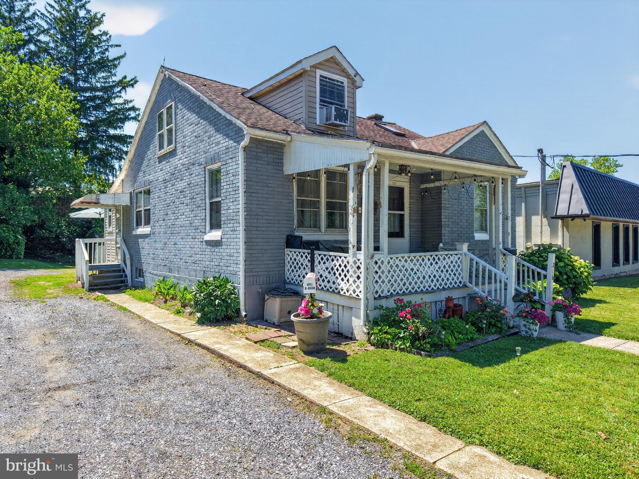 216 W FULTON STREET