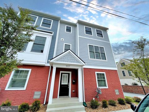 Townhouse For Rent - 307 Charles Street<br/> FREDERICKSBURG, VA 22401