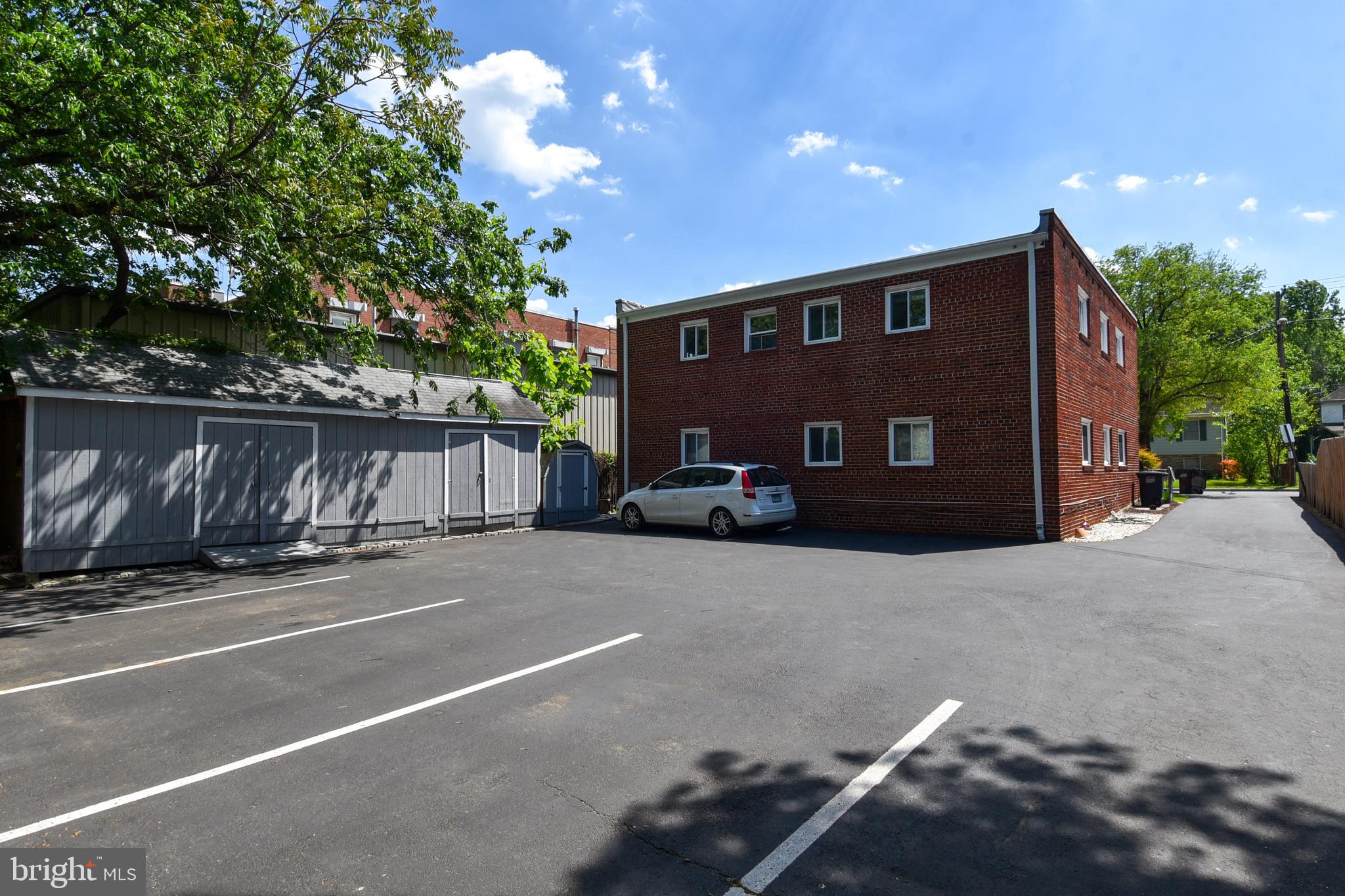 RIVERDALE PARK - Residential Lease