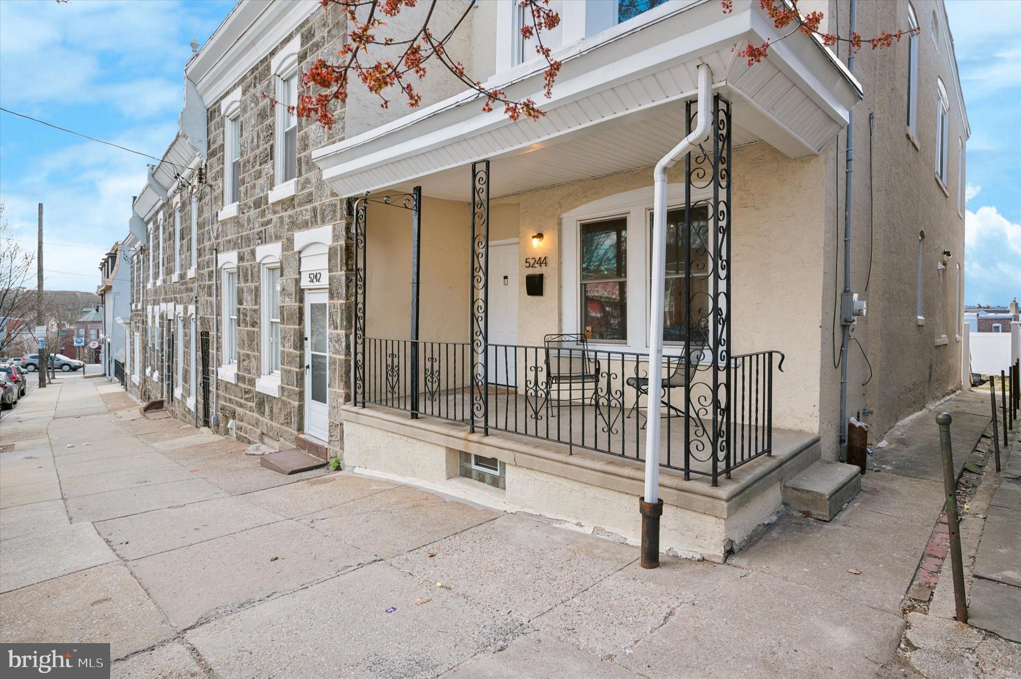 ROXBOROUGH - Residential