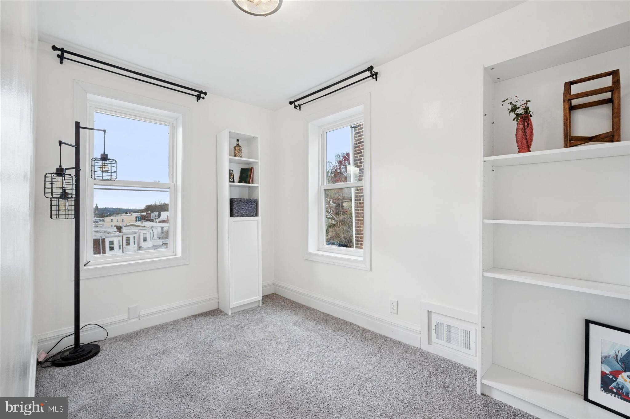 ROXBOROUGH - Residential