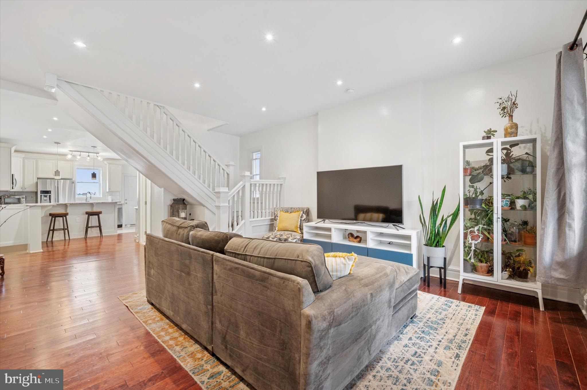 ROXBOROUGH - Residential