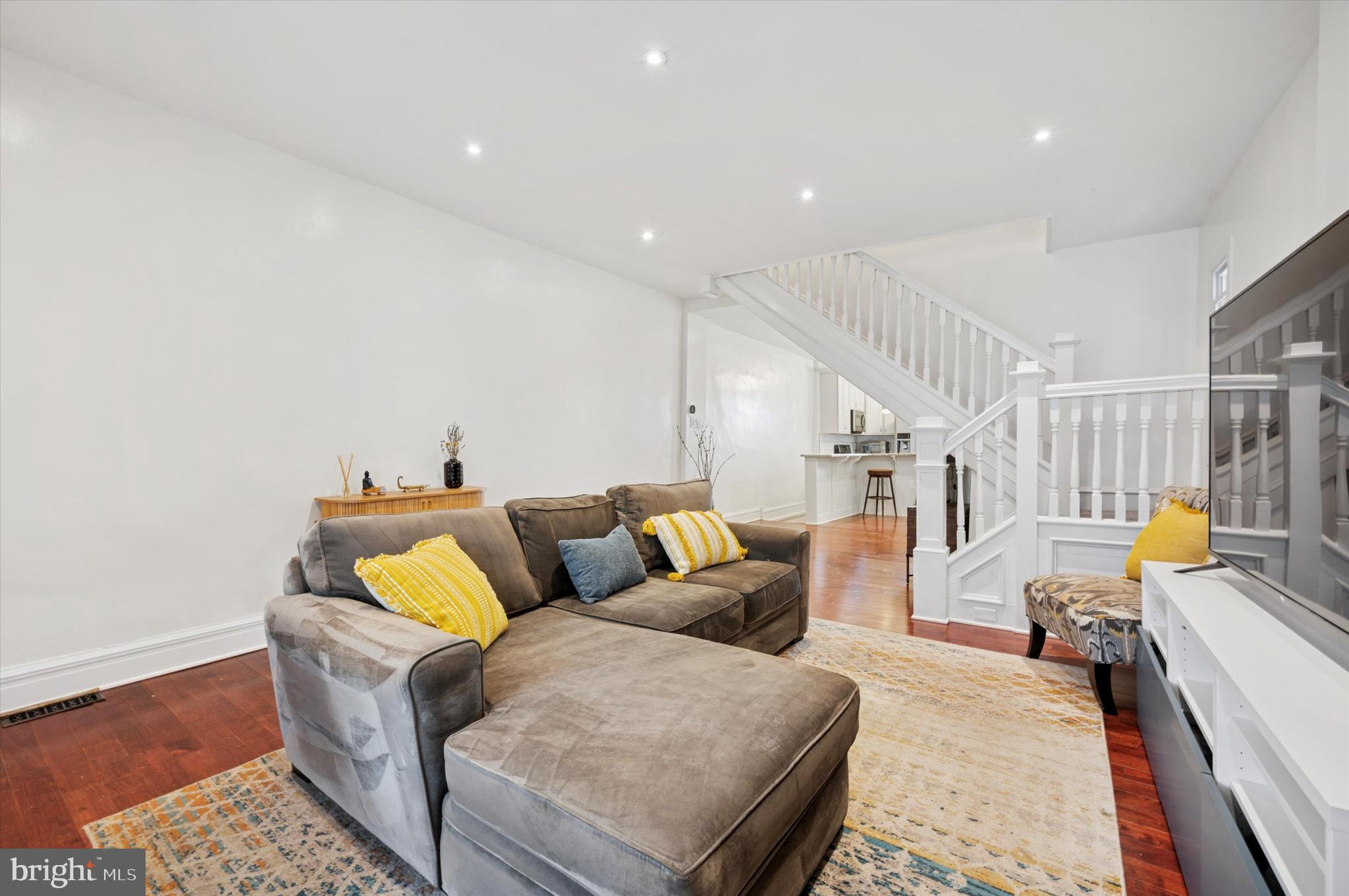 ROXBOROUGH - Residential