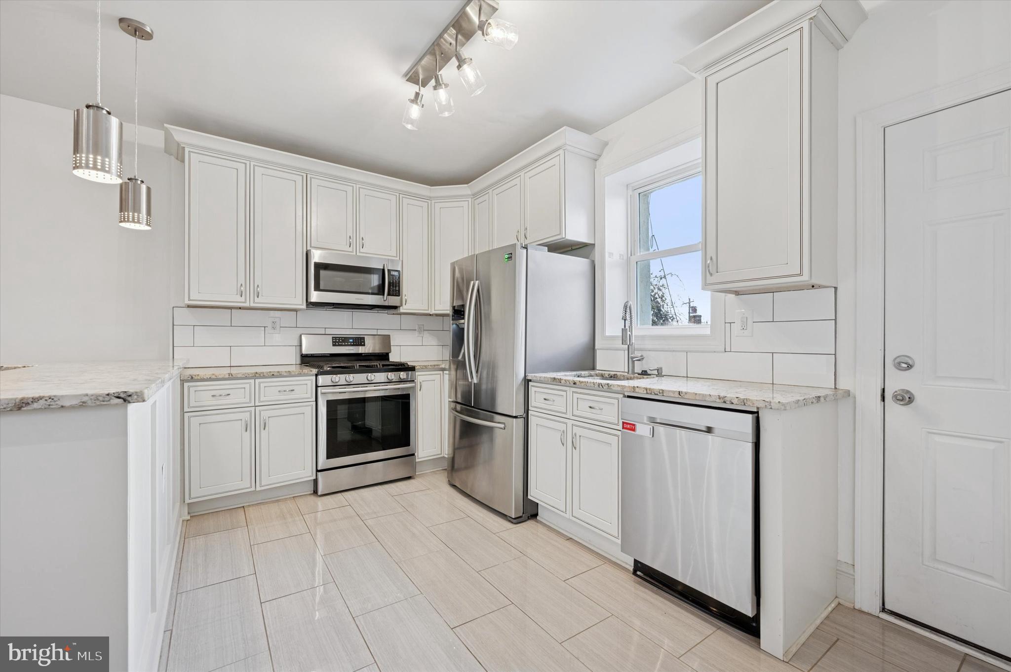 ROXBOROUGH - Residential