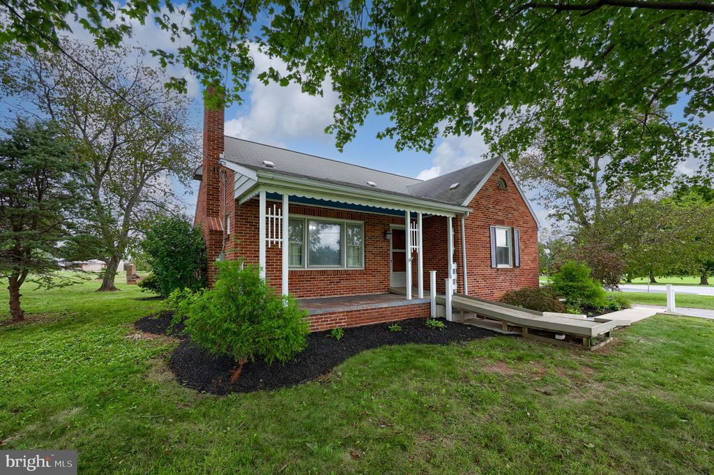 Photo of 720 Sinking Springs Lane, YORK, PA 17404 (MLS # PAYK2091420)