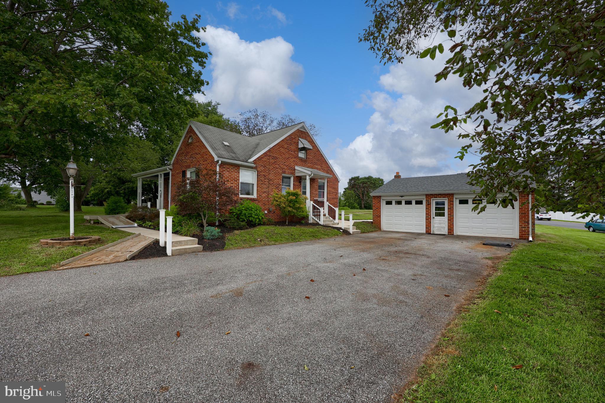 720 SINKING SPRINGS LANE