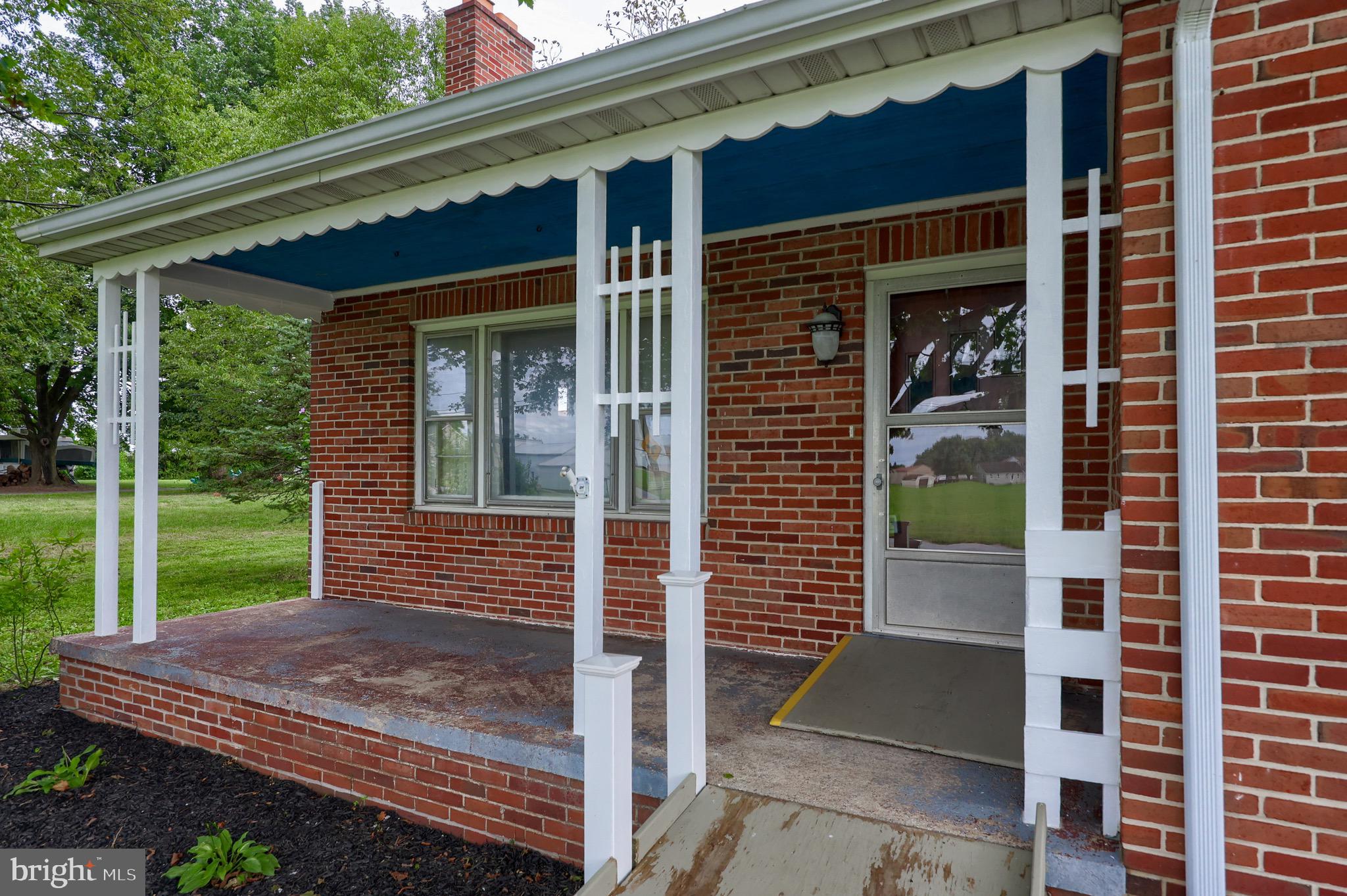 720 SINKING SPRINGS LANE