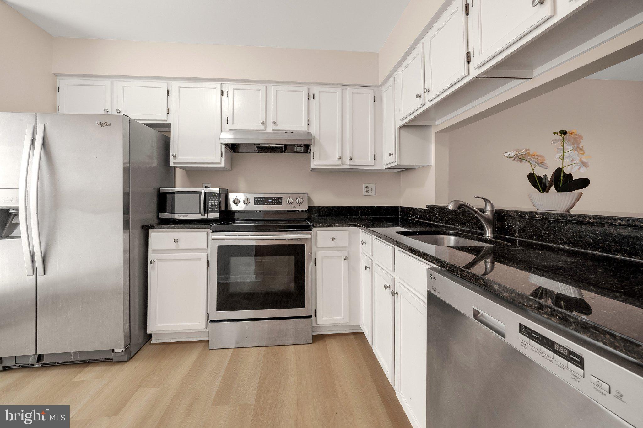 1724 FEATHERWOOD