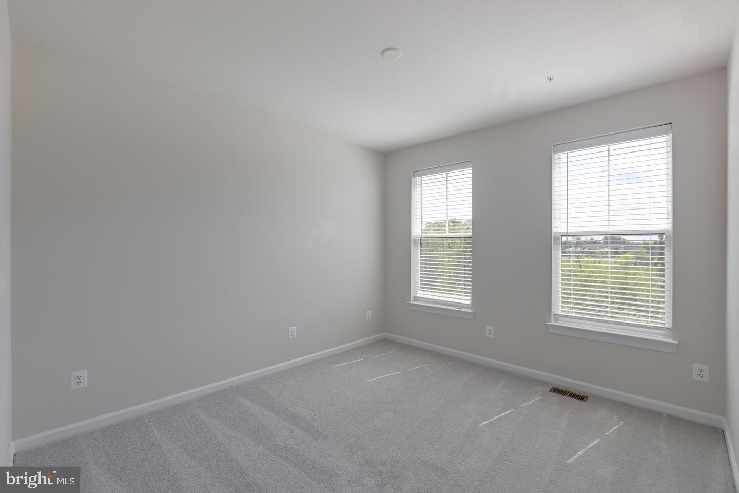 METRO WALK AT MOOREFIELD STATION - Residential Lease