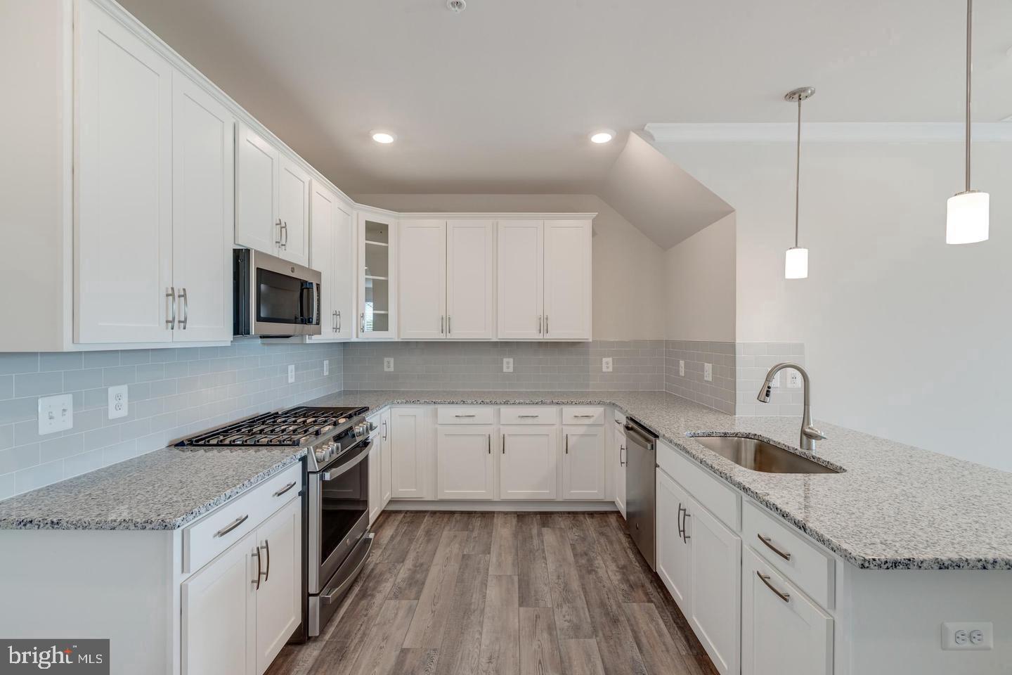 METRO WALK AT MOOREFIELD STATION - Residential Lease