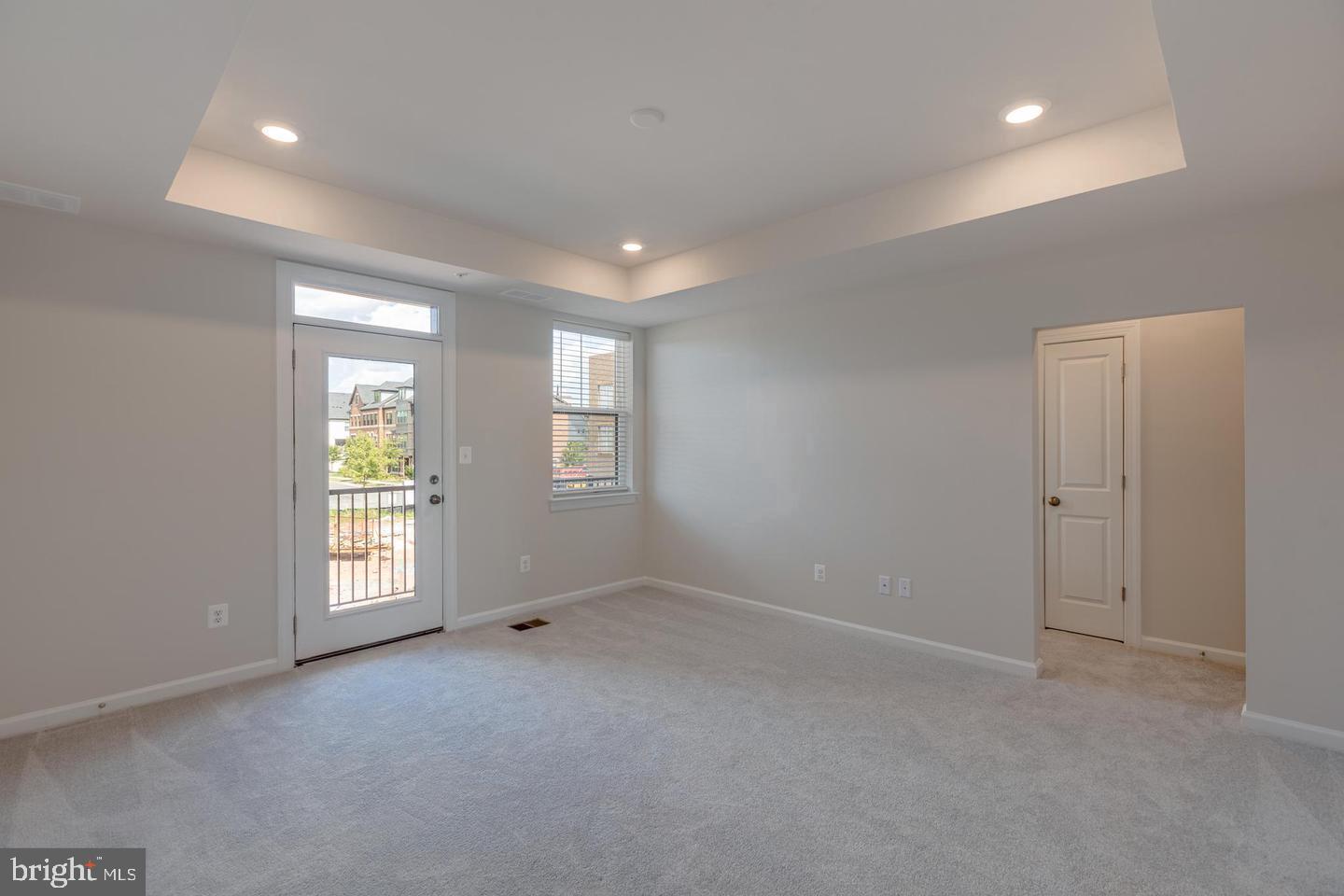 METRO WALK AT MOOREFIELD STATION - Residential Lease