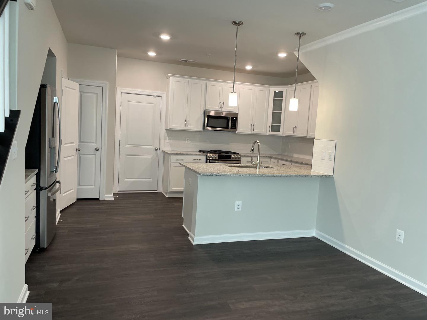 METRO WALK AT MOOREFIELD STATION - Residential Lease