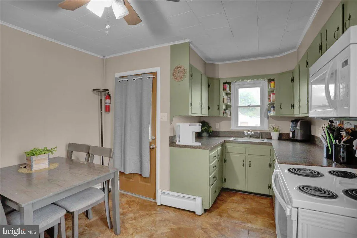 Hamburg, Pennsylvania 19526, United States, 3 Bedrooms Bedrooms, ,2 BathroomsBathrooms,Residential,Pending,115402