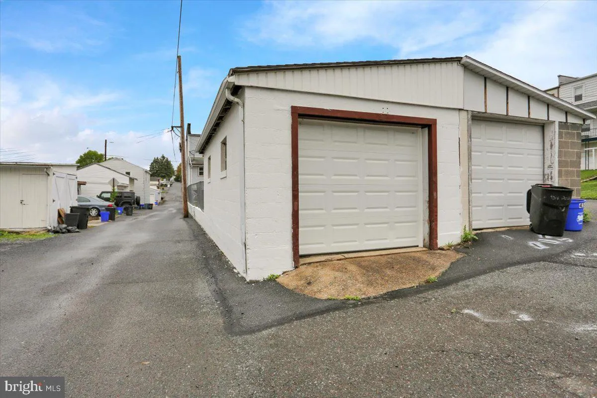 Hamburg, Pennsylvania 19526, United States, 3 Bedrooms Bedrooms, ,2 BathroomsBathrooms,Residential,Pending,115402