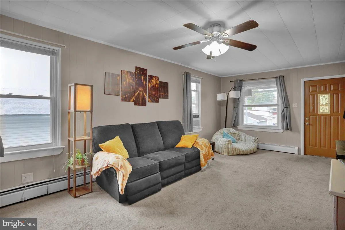 Hamburg, Pennsylvania 19526, United States, 3 Bedrooms Bedrooms, ,2 BathroomsBathrooms,Residential,Pending,115402