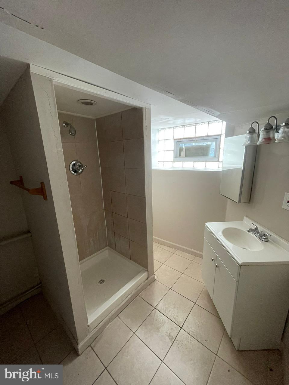 OXFORD CIRCLE - Residential