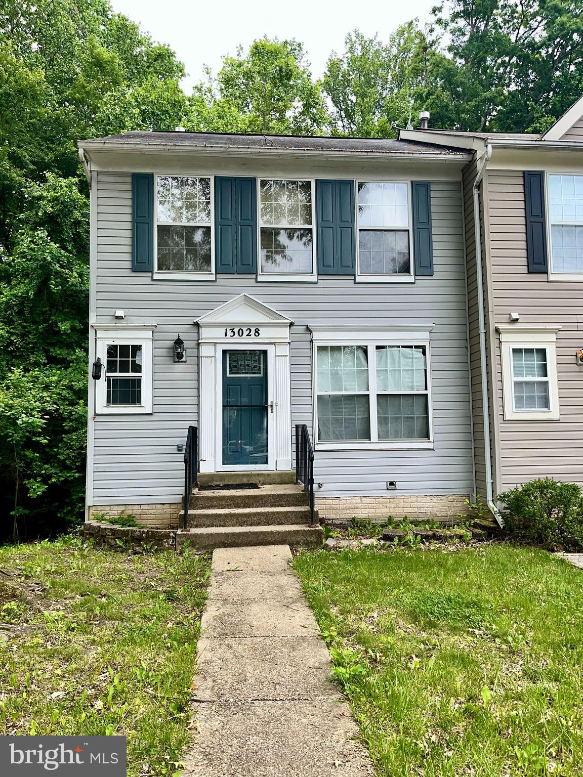 # INVESTOR SPECIAL- End Unit Townhome in Kings Grant. 3-bedroom, 2.5-bath home in need of repair. Property sold as-is.