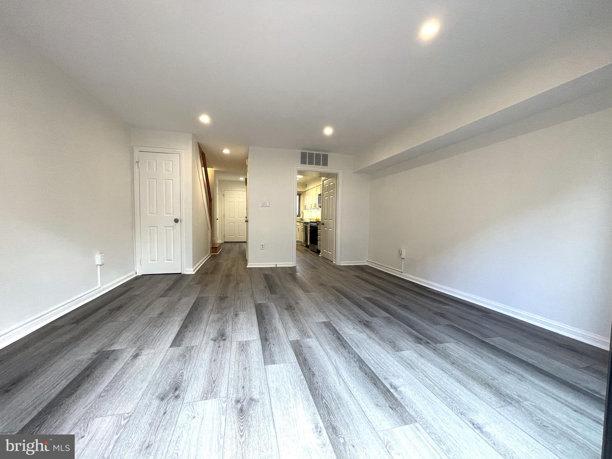 ROSSLYN MEWS - Residential Lease