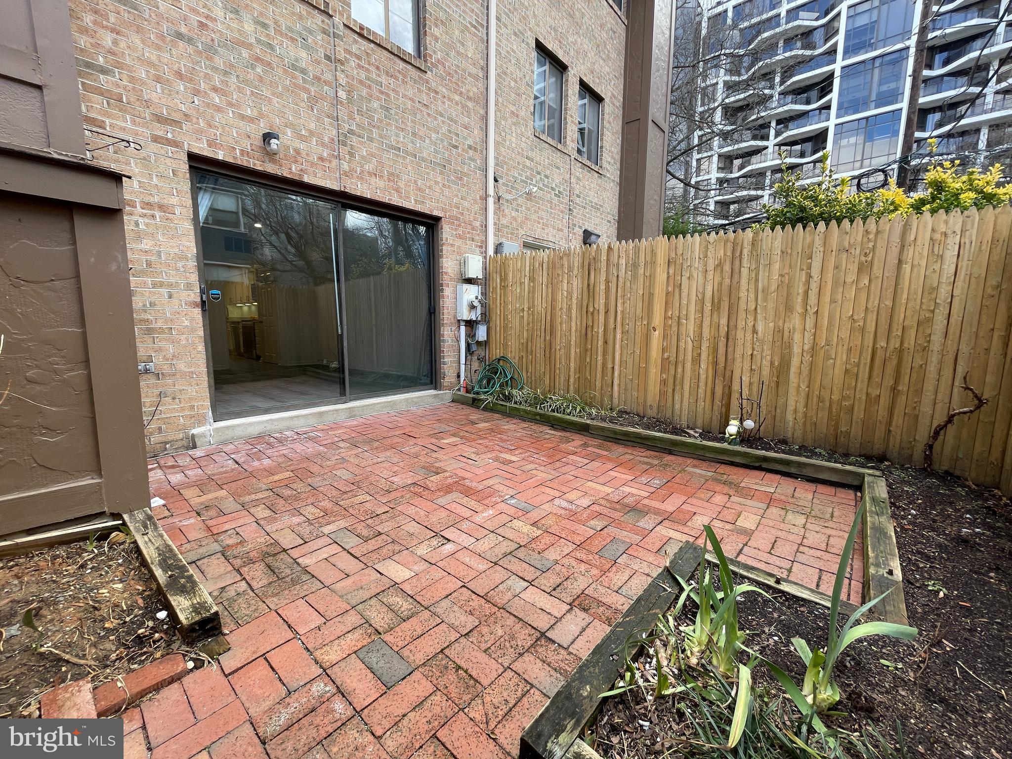ROSSLYN MEWS - Residential Lease