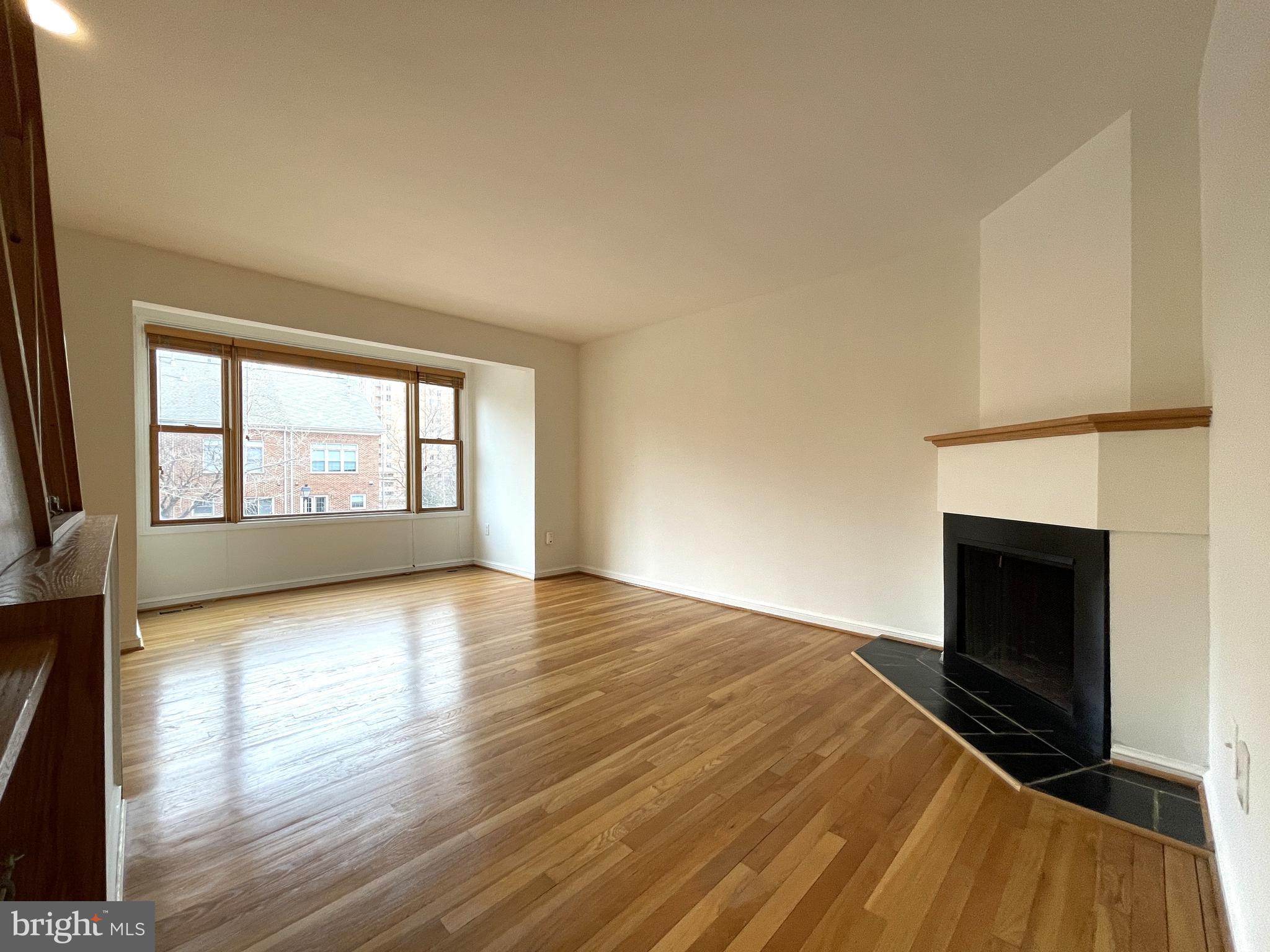 ROSSLYN MEWS - Residential Lease