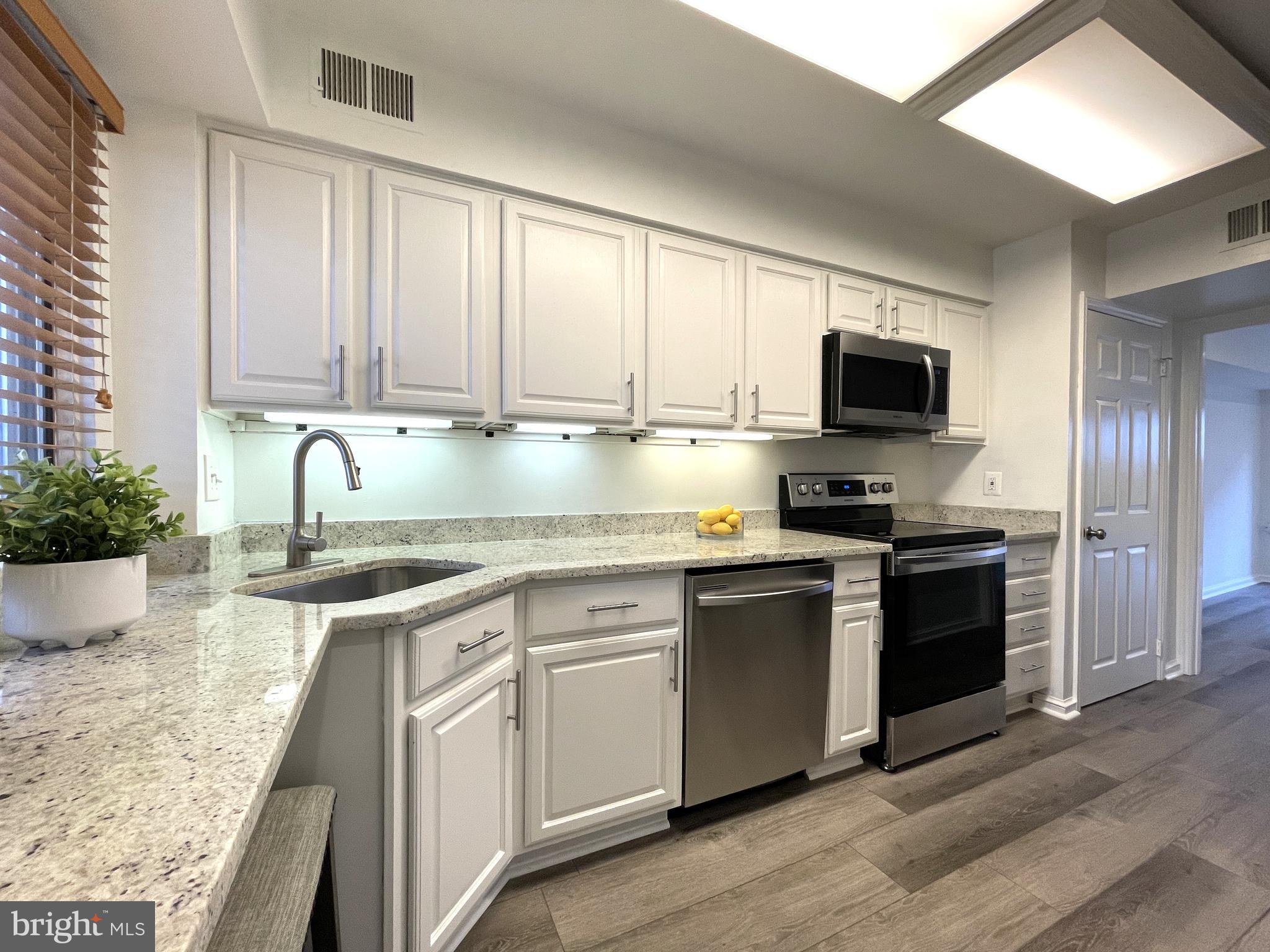 ROSSLYN MEWS - Residential Lease