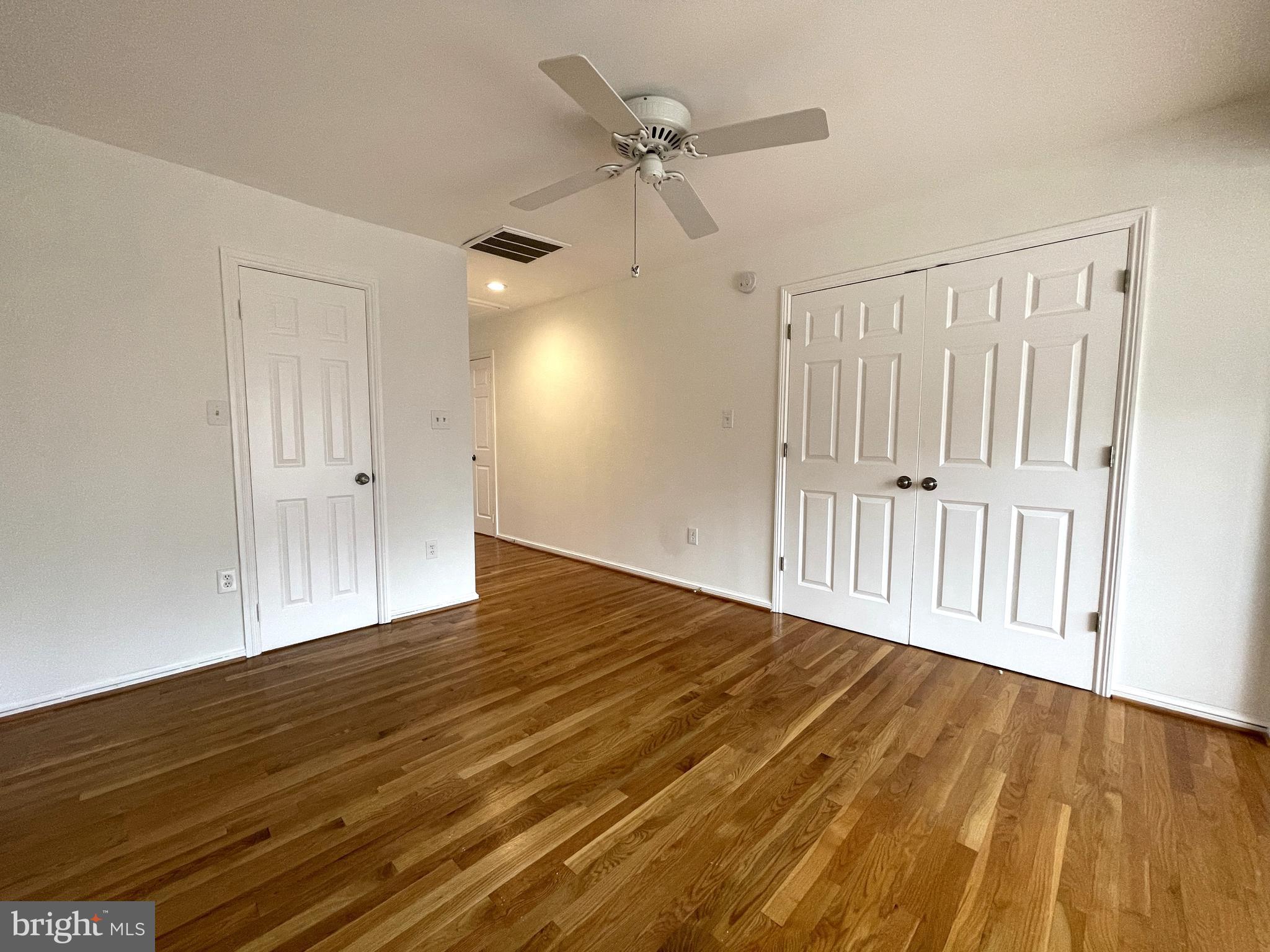 ROSSLYN MEWS - Residential Lease