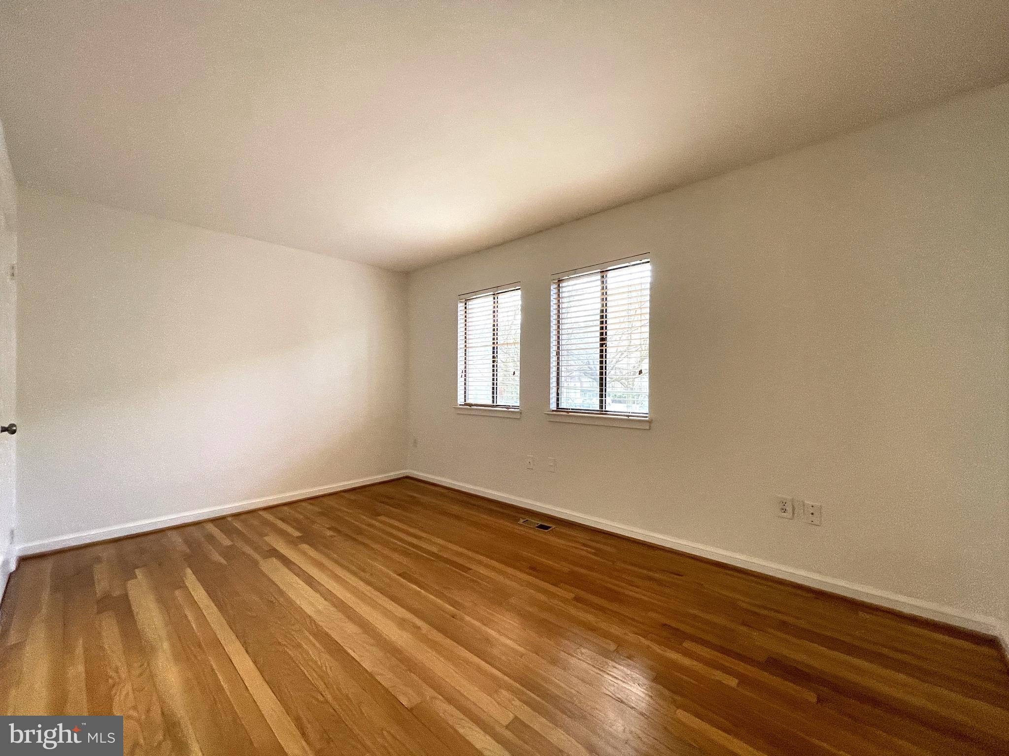 ROSSLYN MEWS - Residential Lease