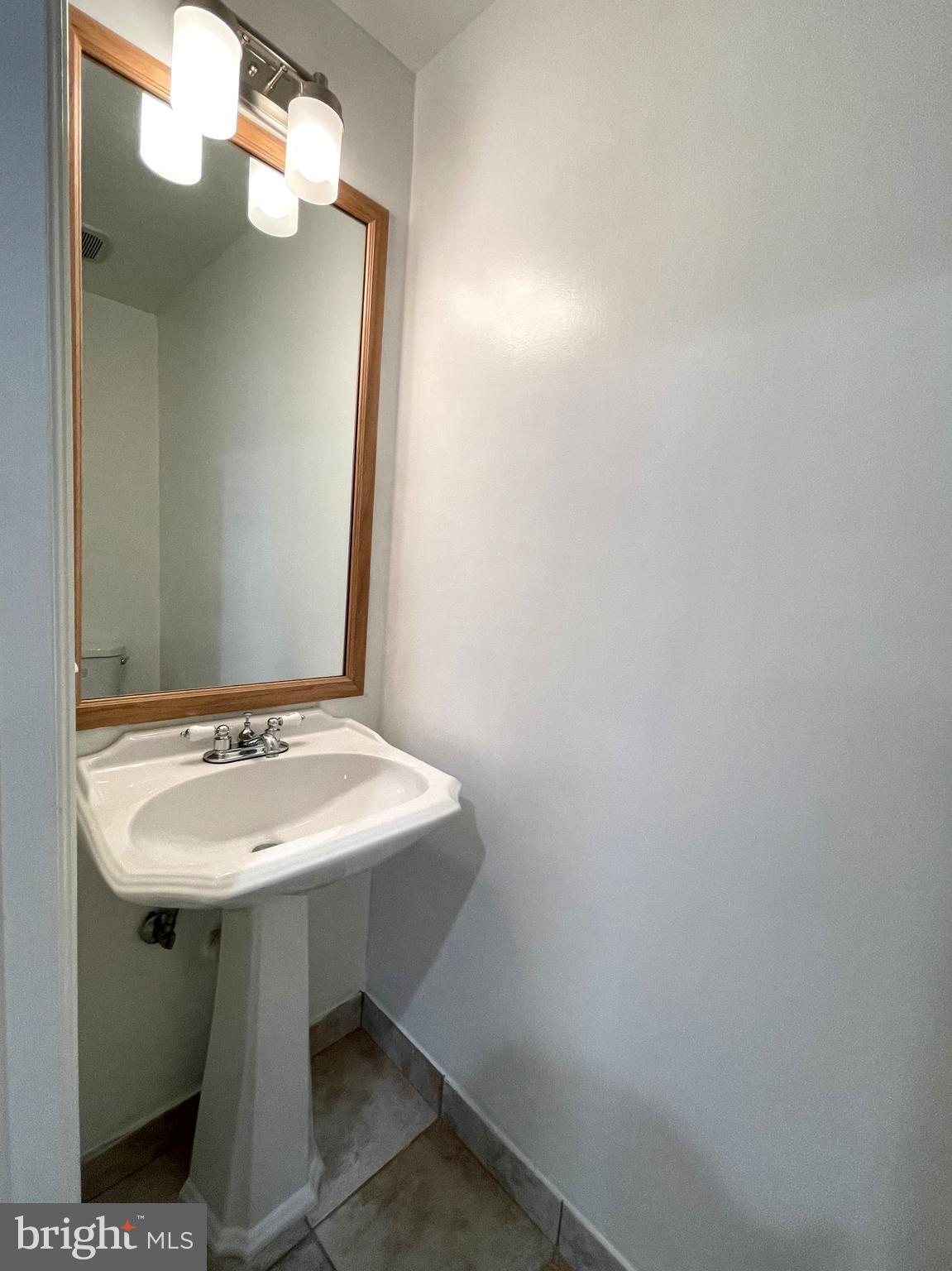 ROSSLYN MEWS - Residential Lease