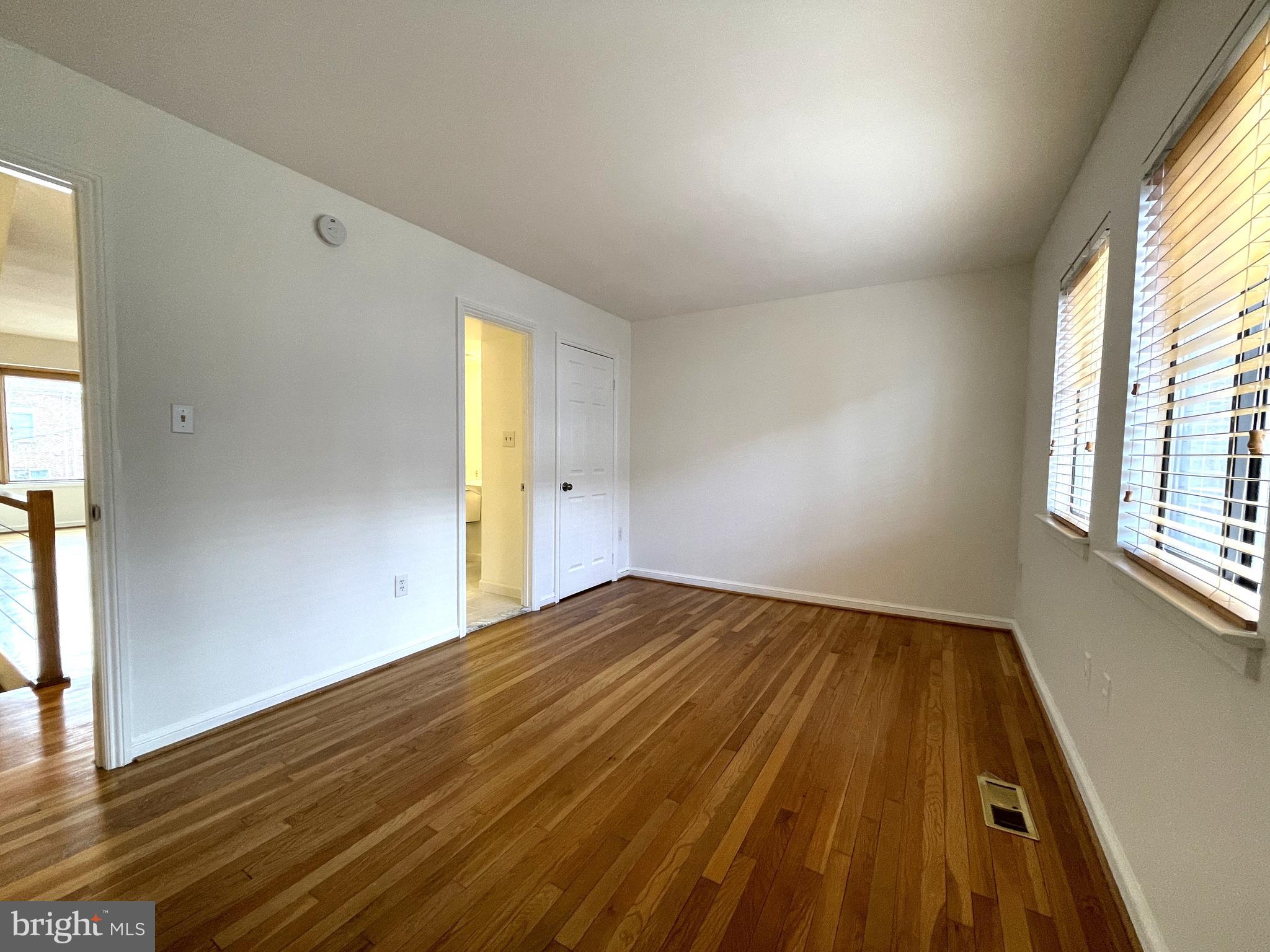 ROSSLYN MEWS - Residential Lease