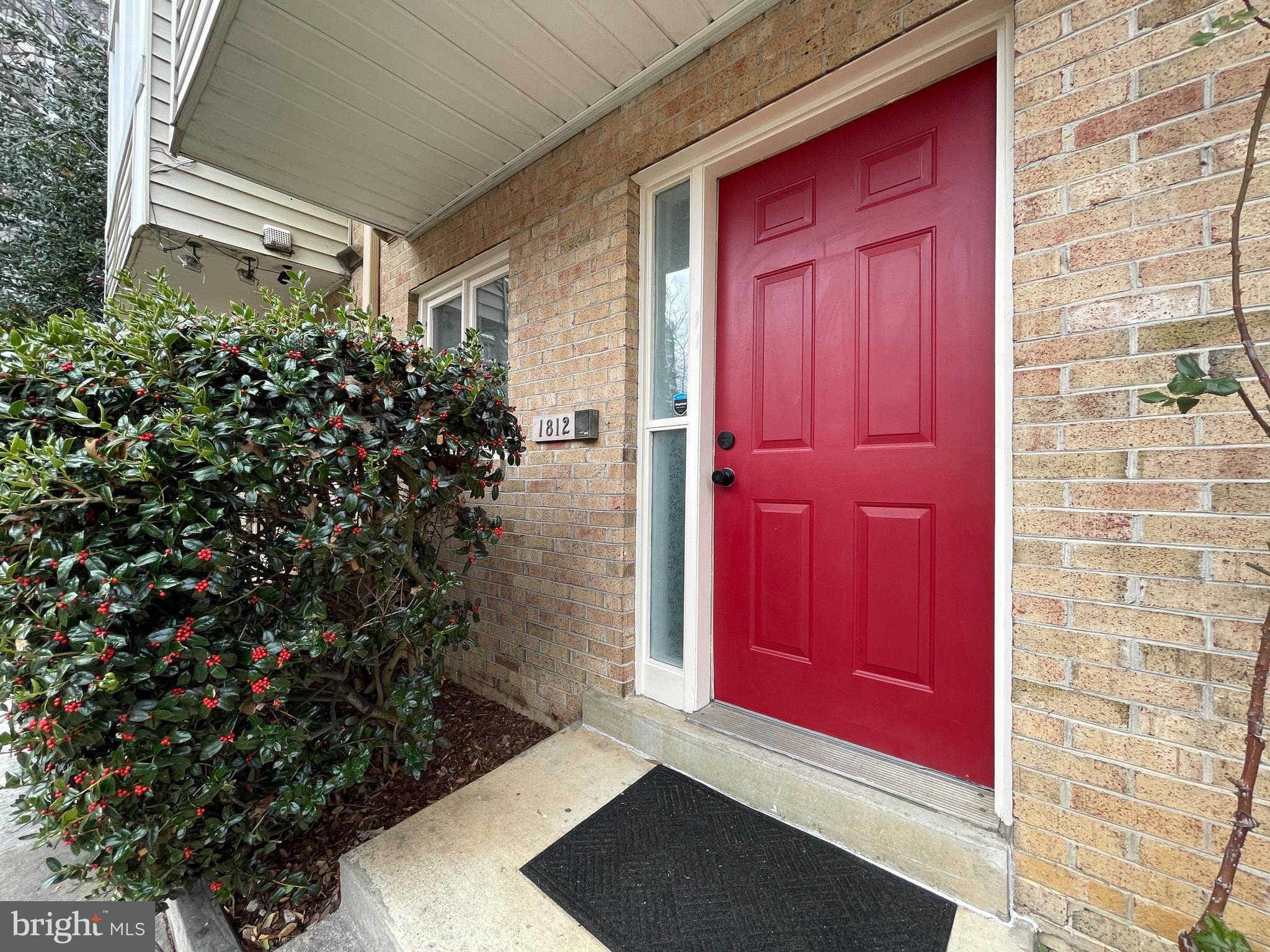 ROSSLYN MEWS - Residential Lease