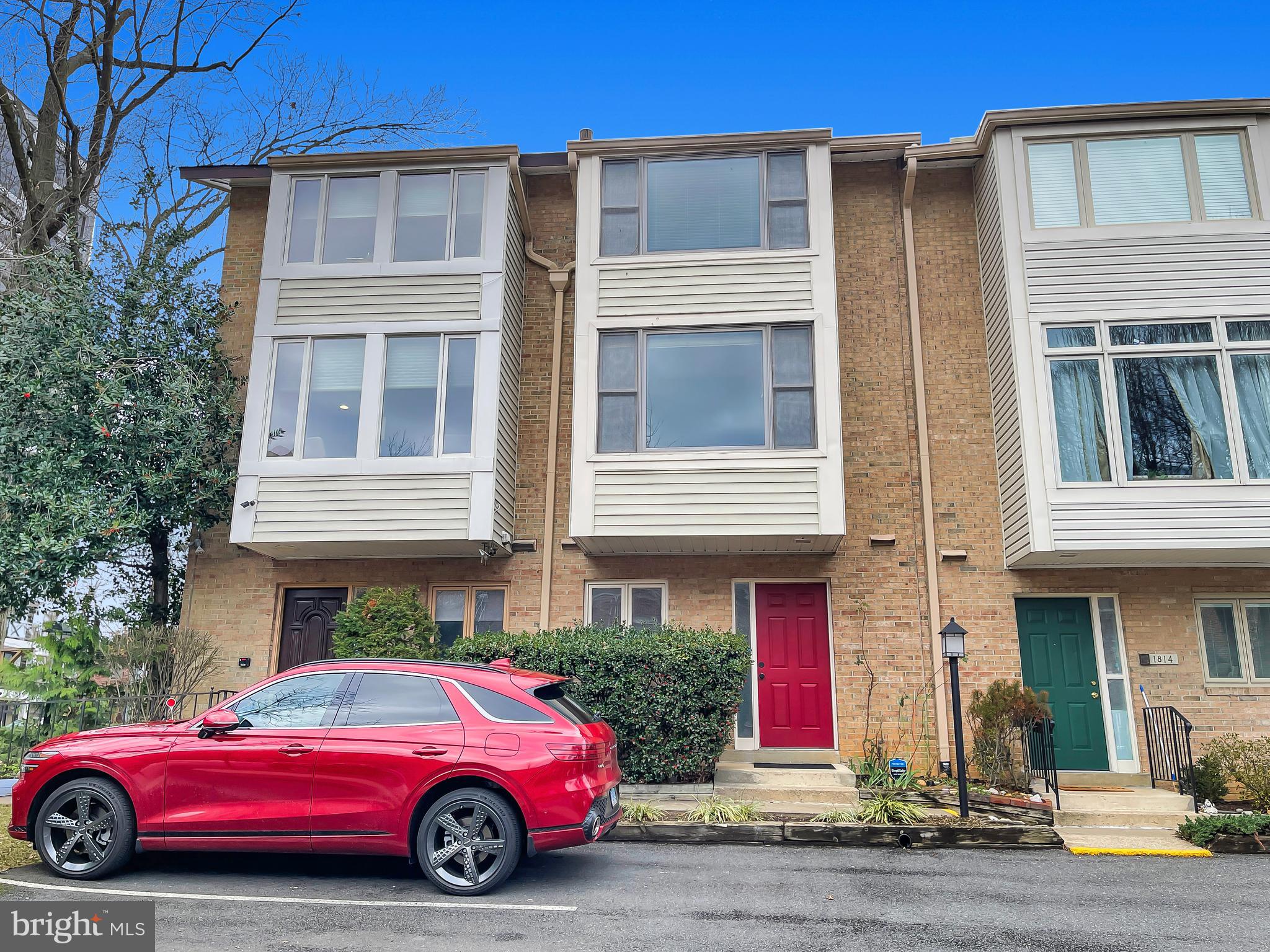 ROSSLYN MEWS - Residential Lease