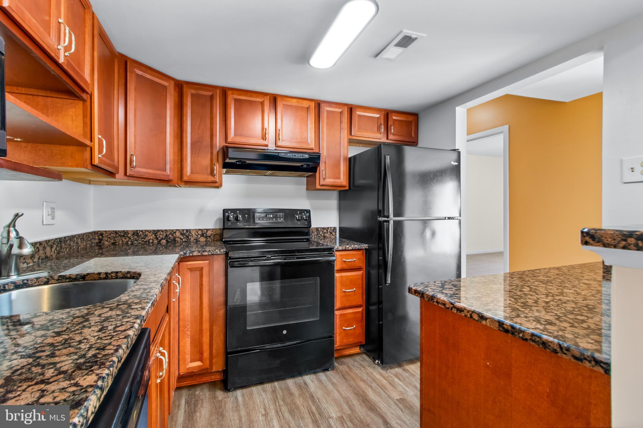 TREETOP CONDO - Residential