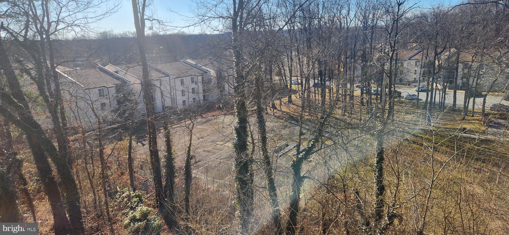 TREETOP CONDO - Residential