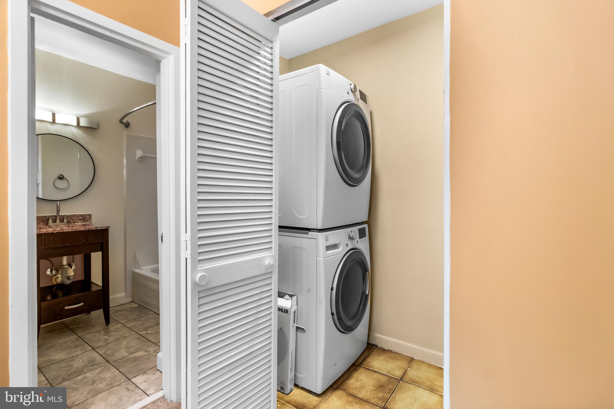 TREETOP CONDO - Residential