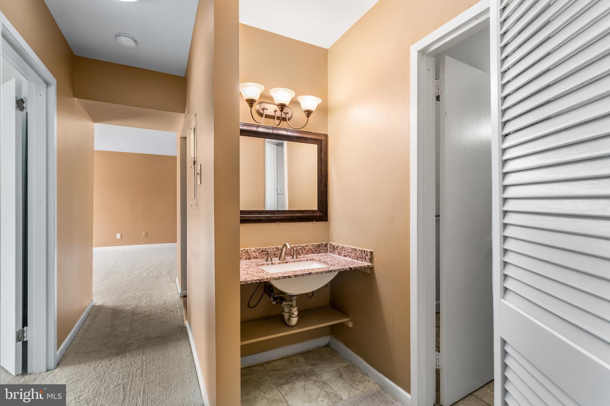 TREETOP CONDO - Residential