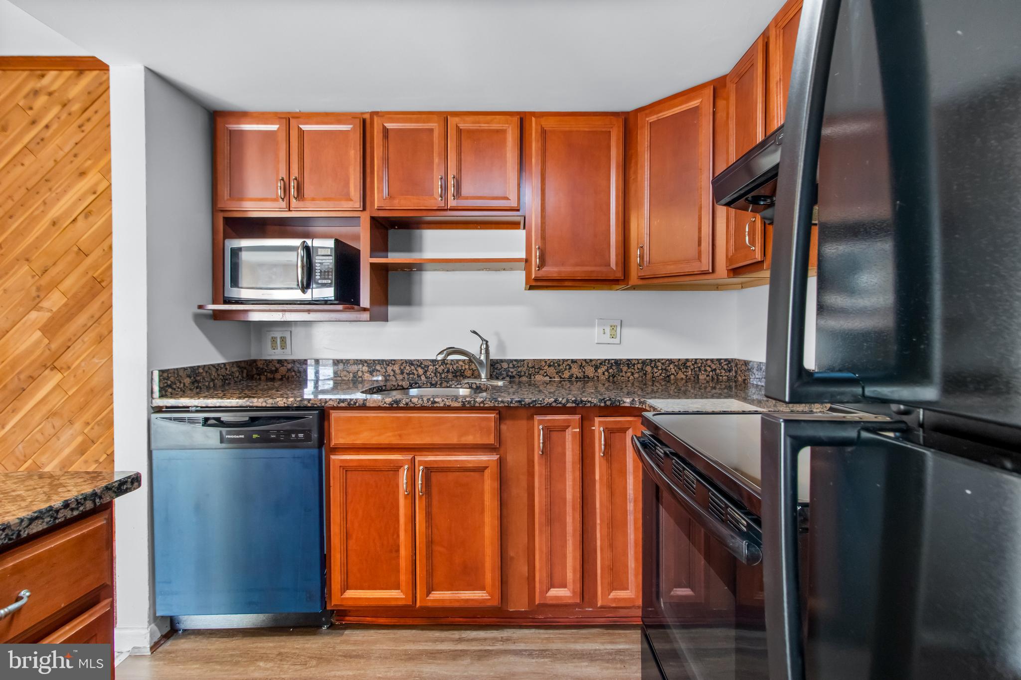 TREETOP CONDO - Residential