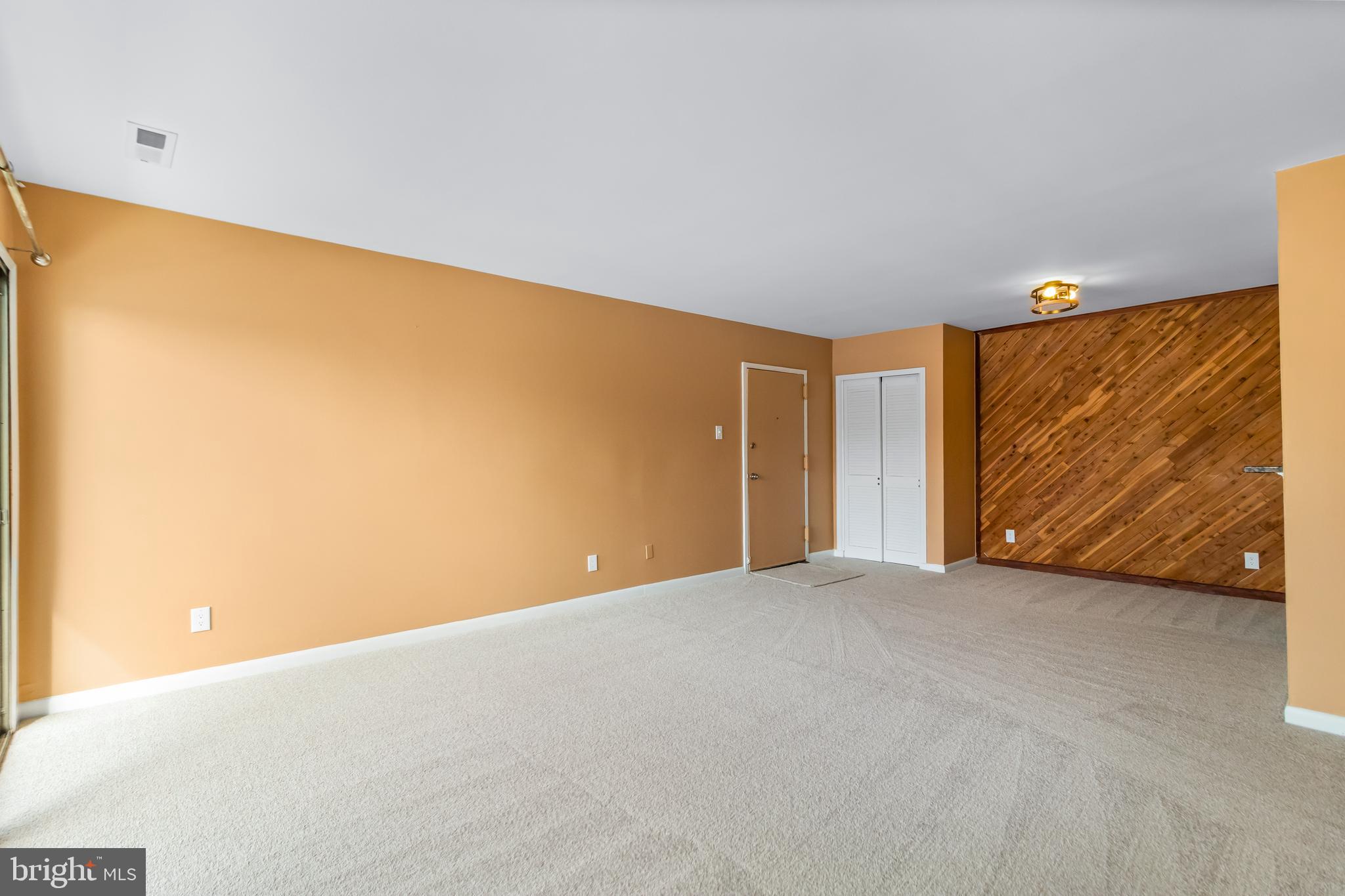 TREETOP CONDO - Residential