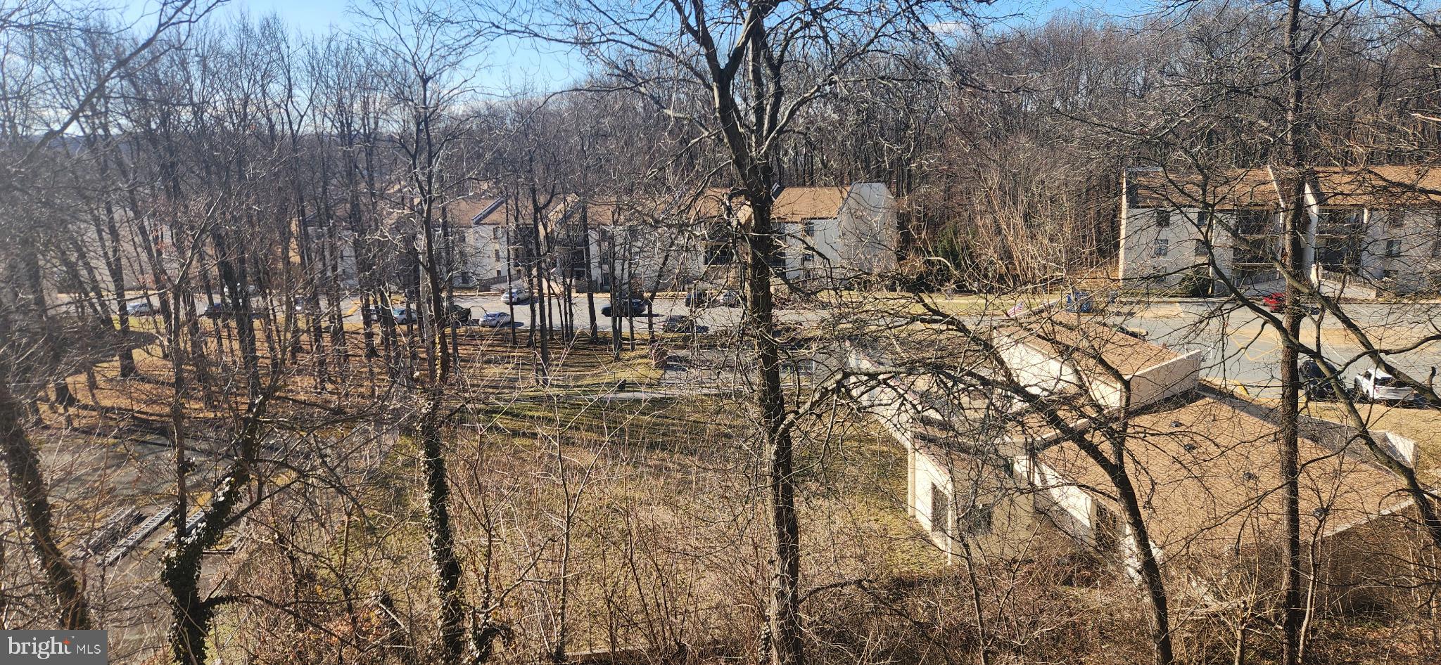 TREETOP CONDO - Residential