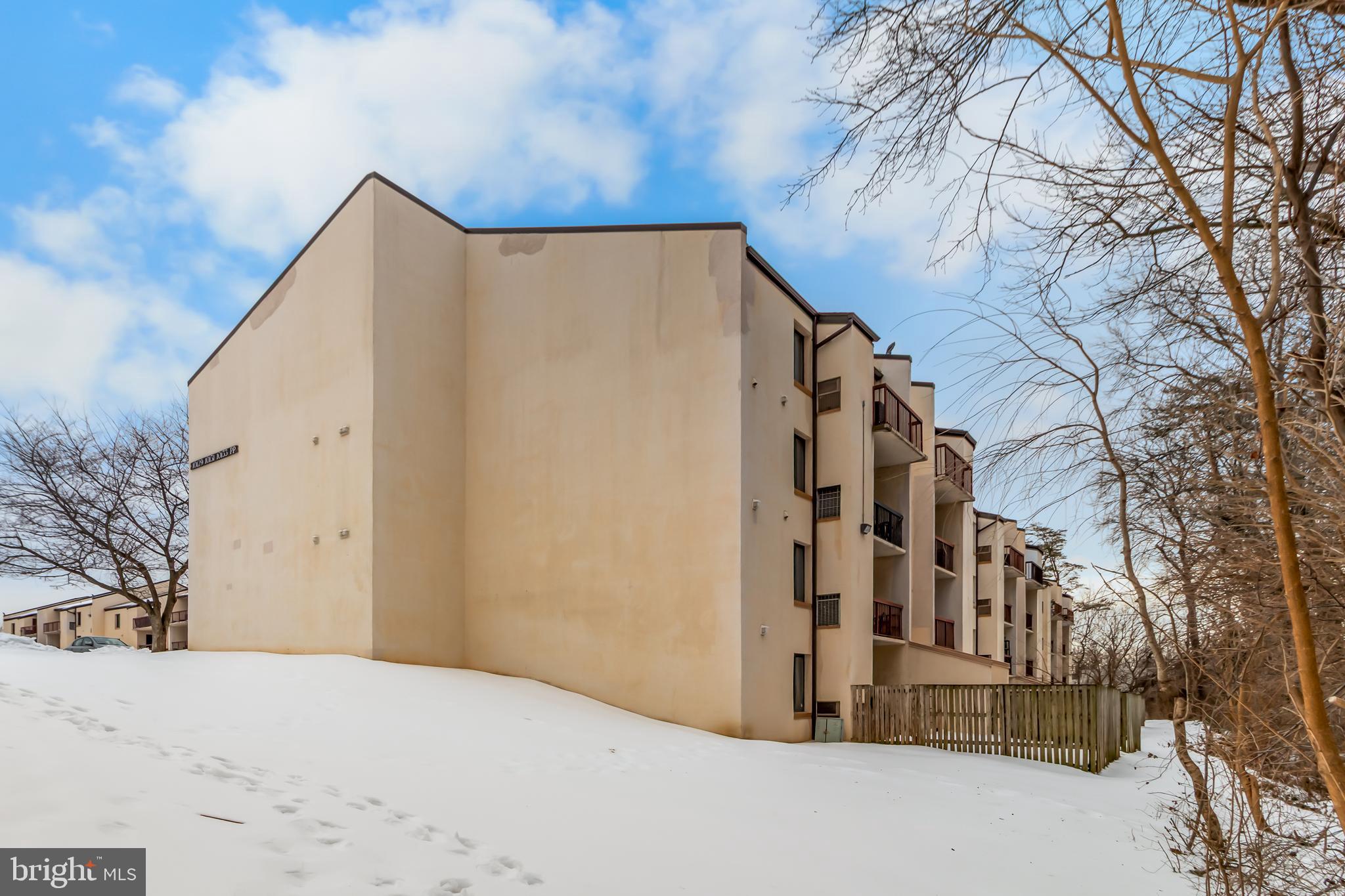 TREETOP CONDO - Residential