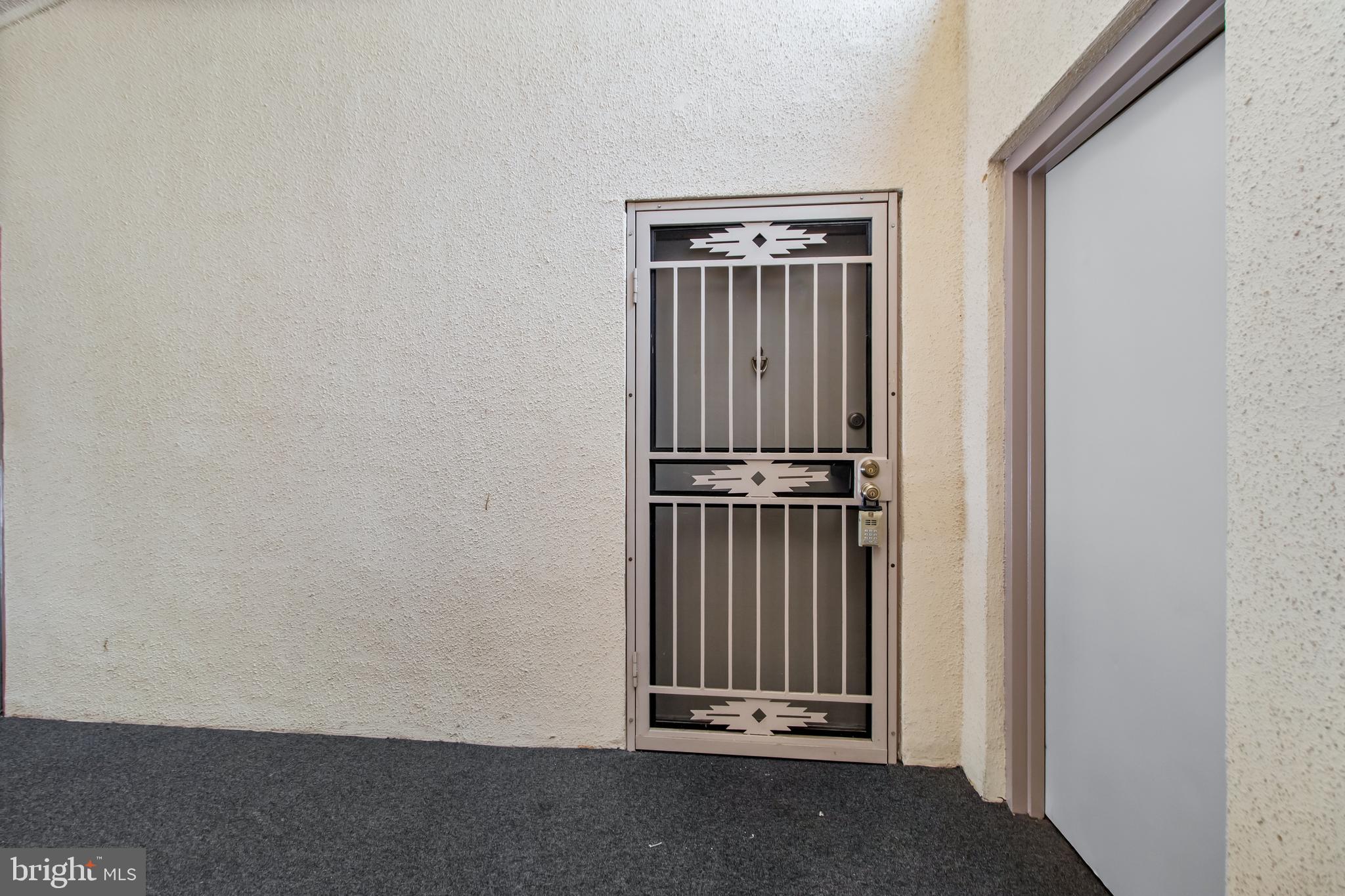 TREETOP CONDO - Residential