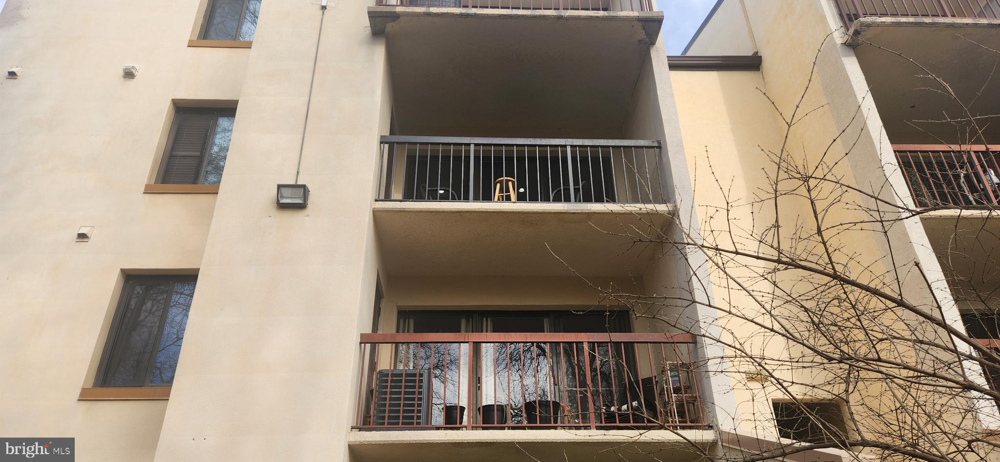 TREETOP CONDO - Residential