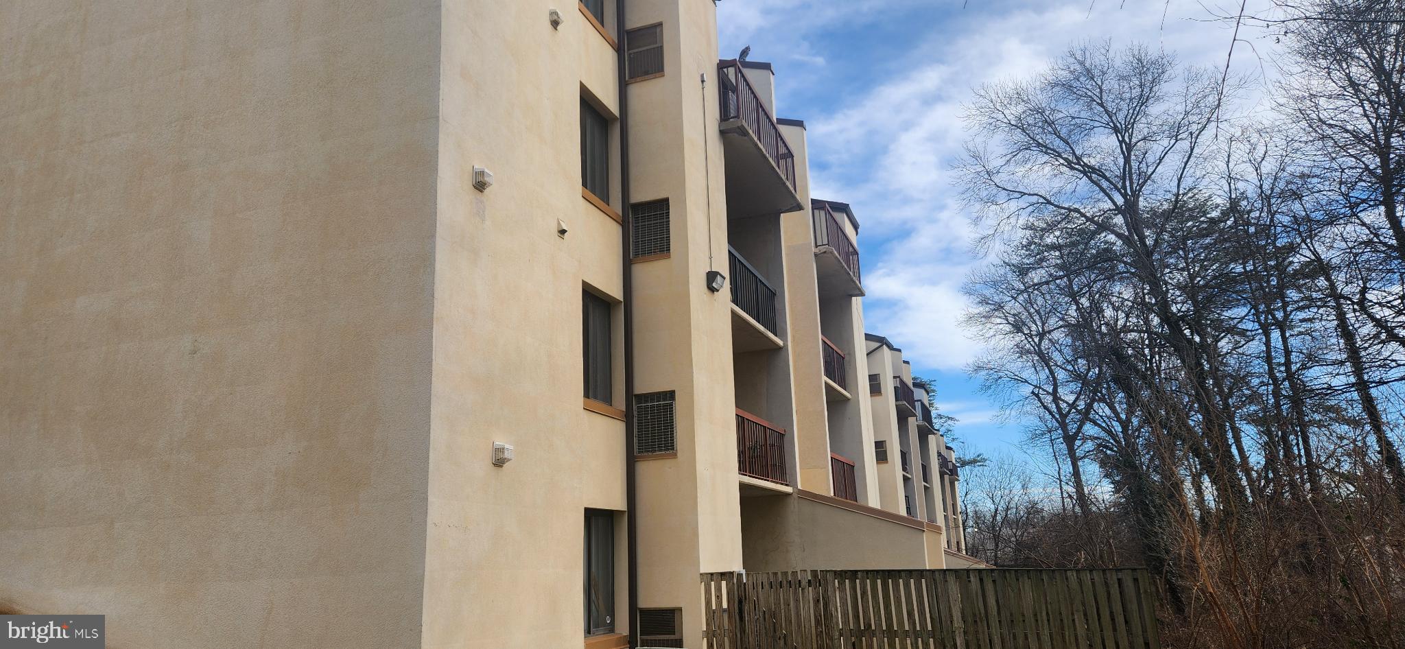 TREETOP CONDO - Residential