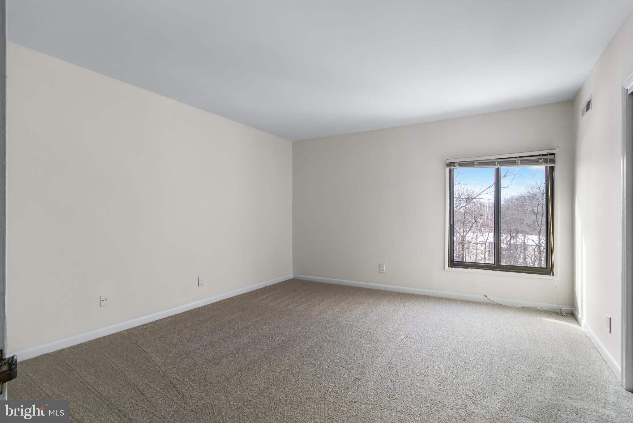 TREETOP CONDO - Residential